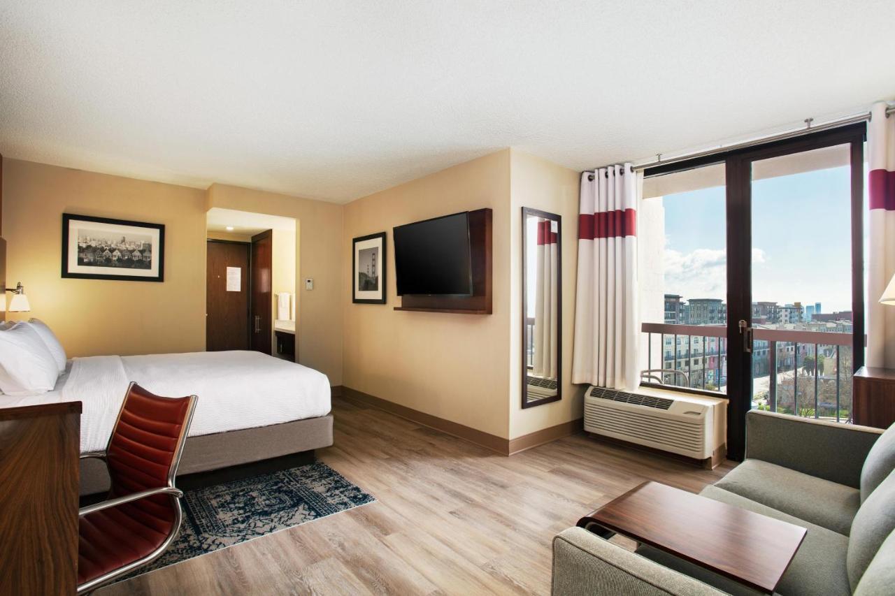 Guest room, 1 King, Sofa bed, Corner room, Balcony