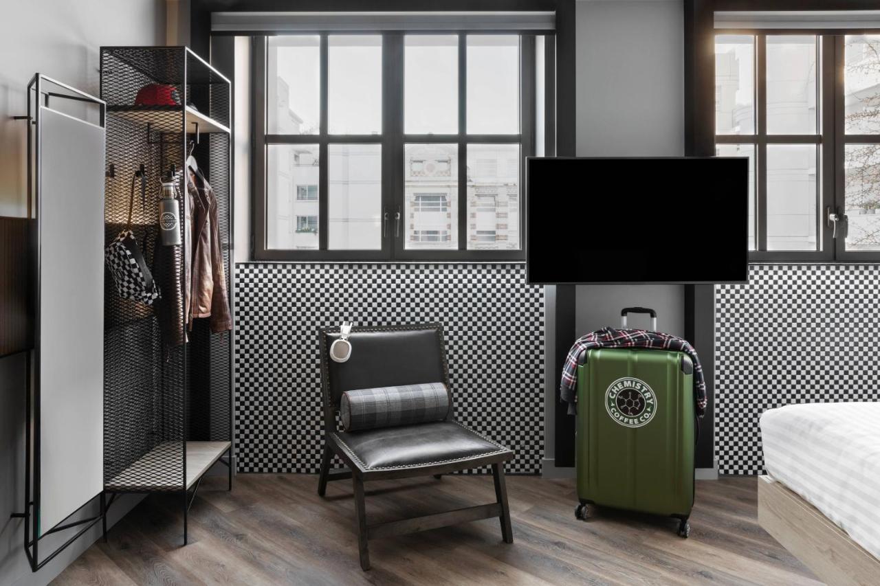 Moxy Sleeper Twin Guest room 2 Twin or Single Beds