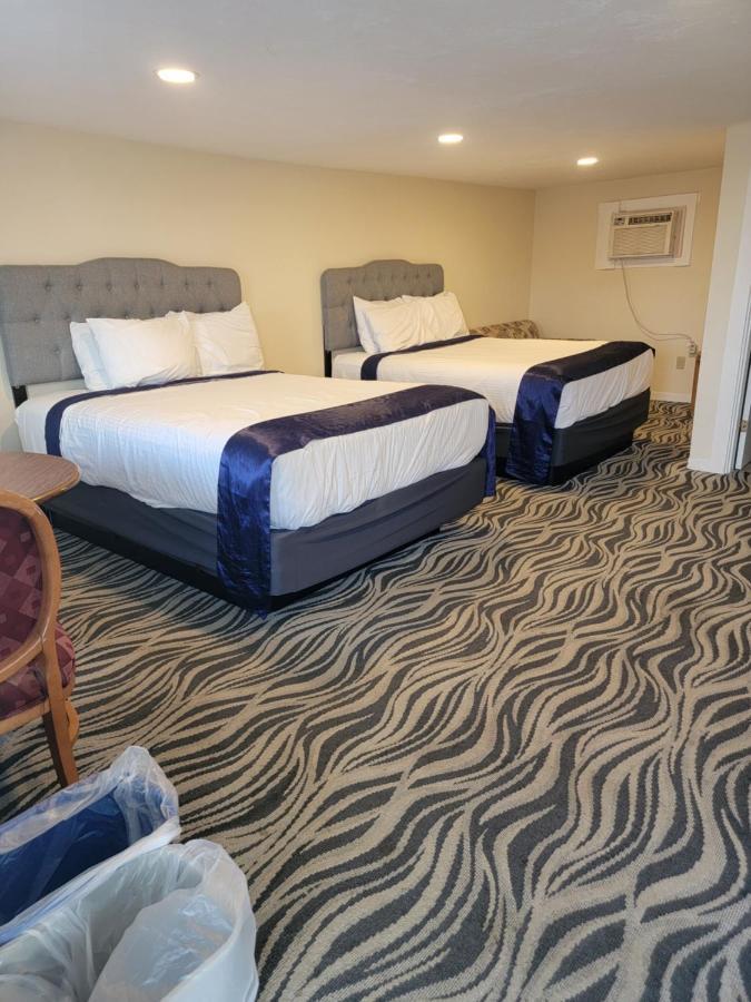 Queen Room Two Queen Beds Non-Smoking