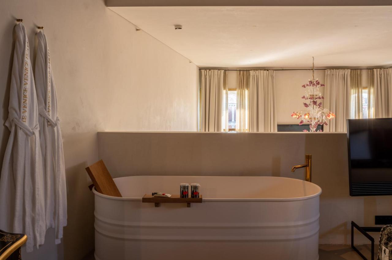 Junior Suite Grand Canal Rialto Bridge View