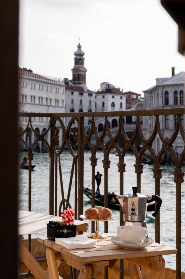 King Room Balcony Grand Canal Rialto bridge view