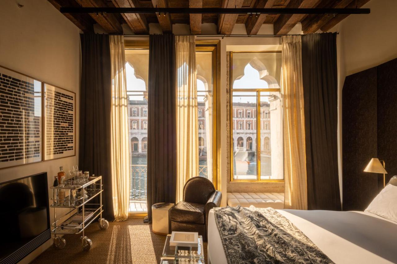 Chambre Lit King-Size avec Balcon - Vue sur Grand Canal et le Pont du Rialto