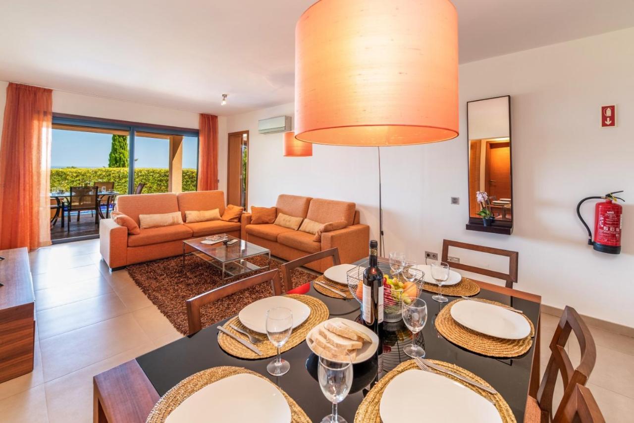 Three-Bedroom Apartment Pool Garden