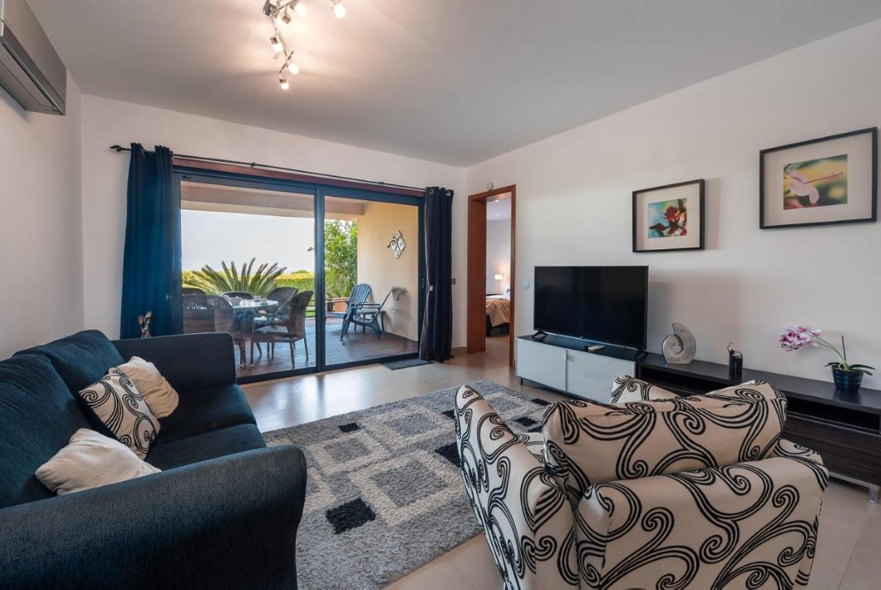 Two-Bedroom Apartment Pool Garden