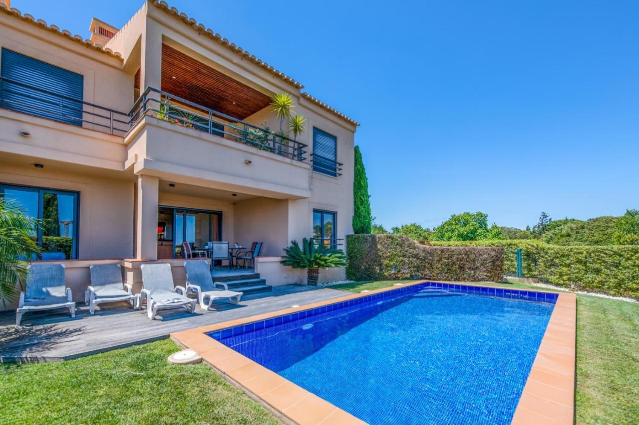 Three-Bedroom Apartment Pool Garden