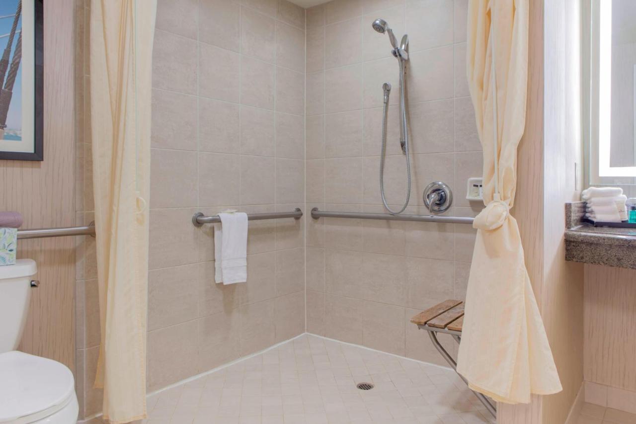 Corner King Room