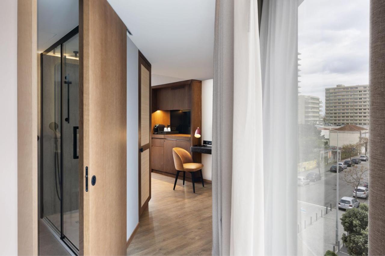 Superior King Room Balcony City View