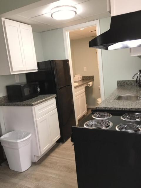 Non-Oceanfront King Room Kitchen