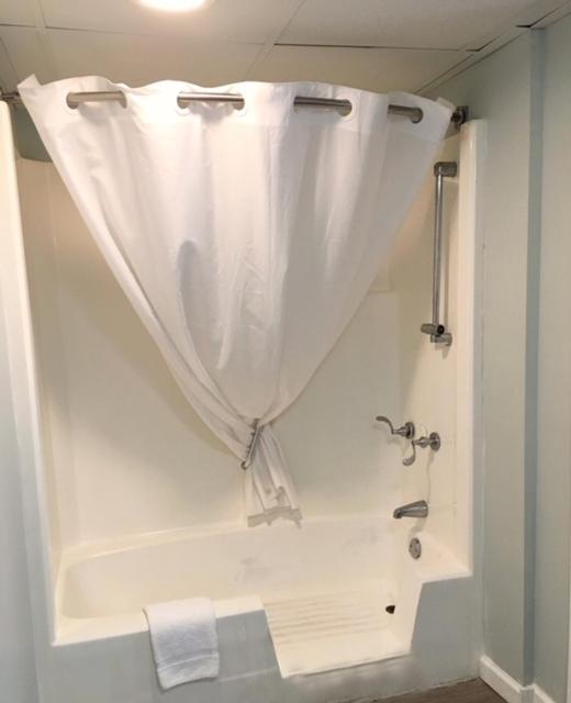 Non-Oceanfront Queen Room-Accessible