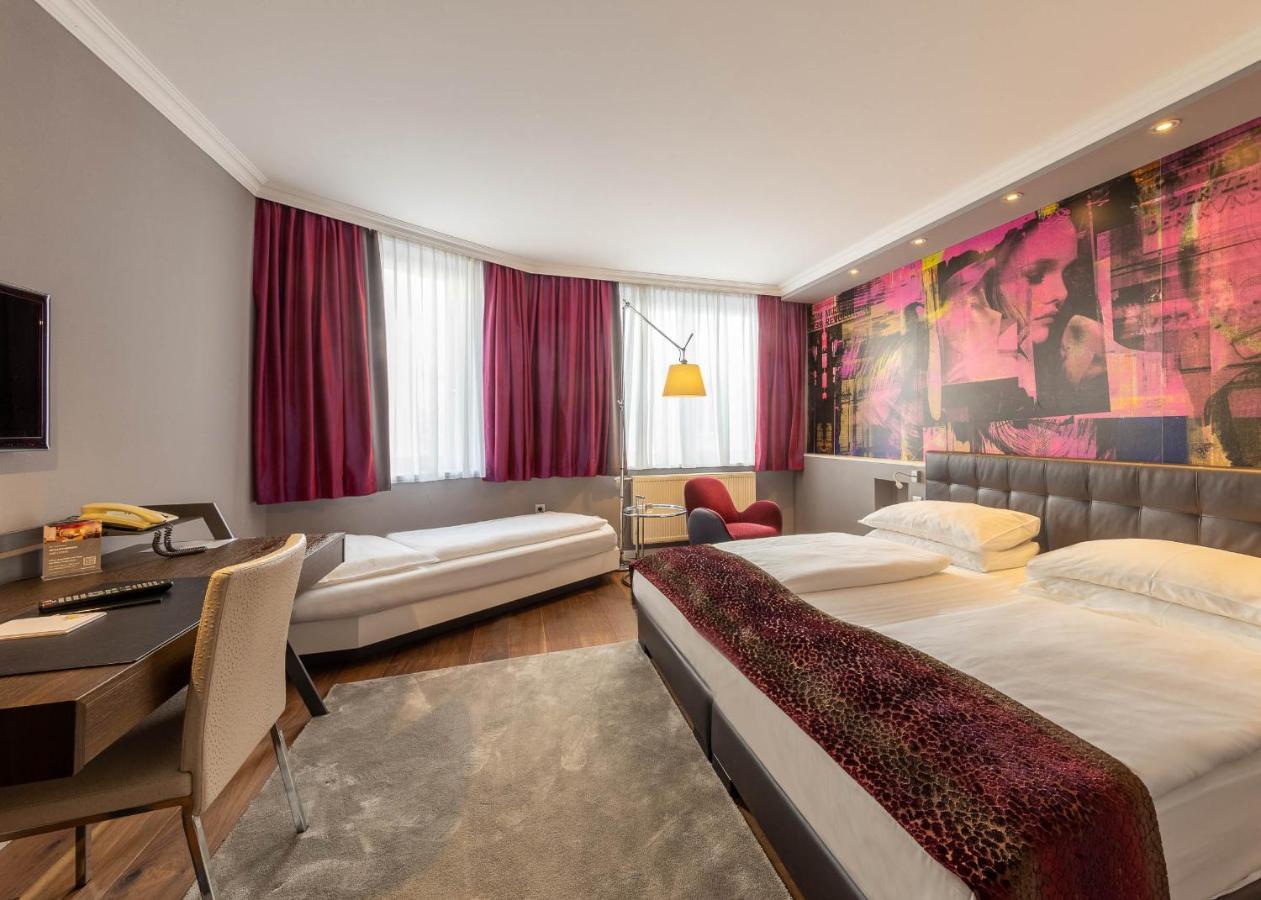 Deluxe Triple Room Street View