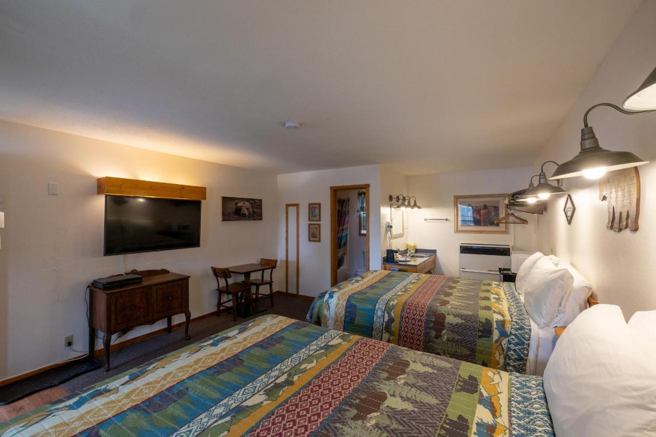 Deluxe Queen Room