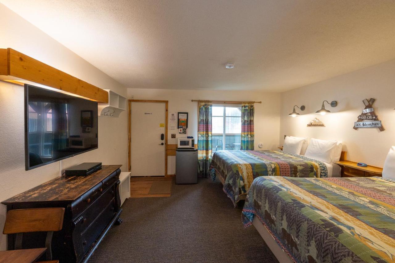 Deluxe Queen Room