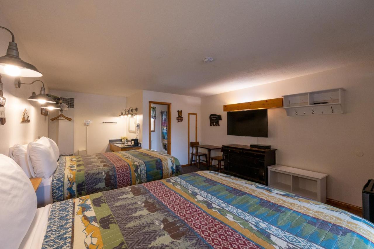 Deluxe Queen Room