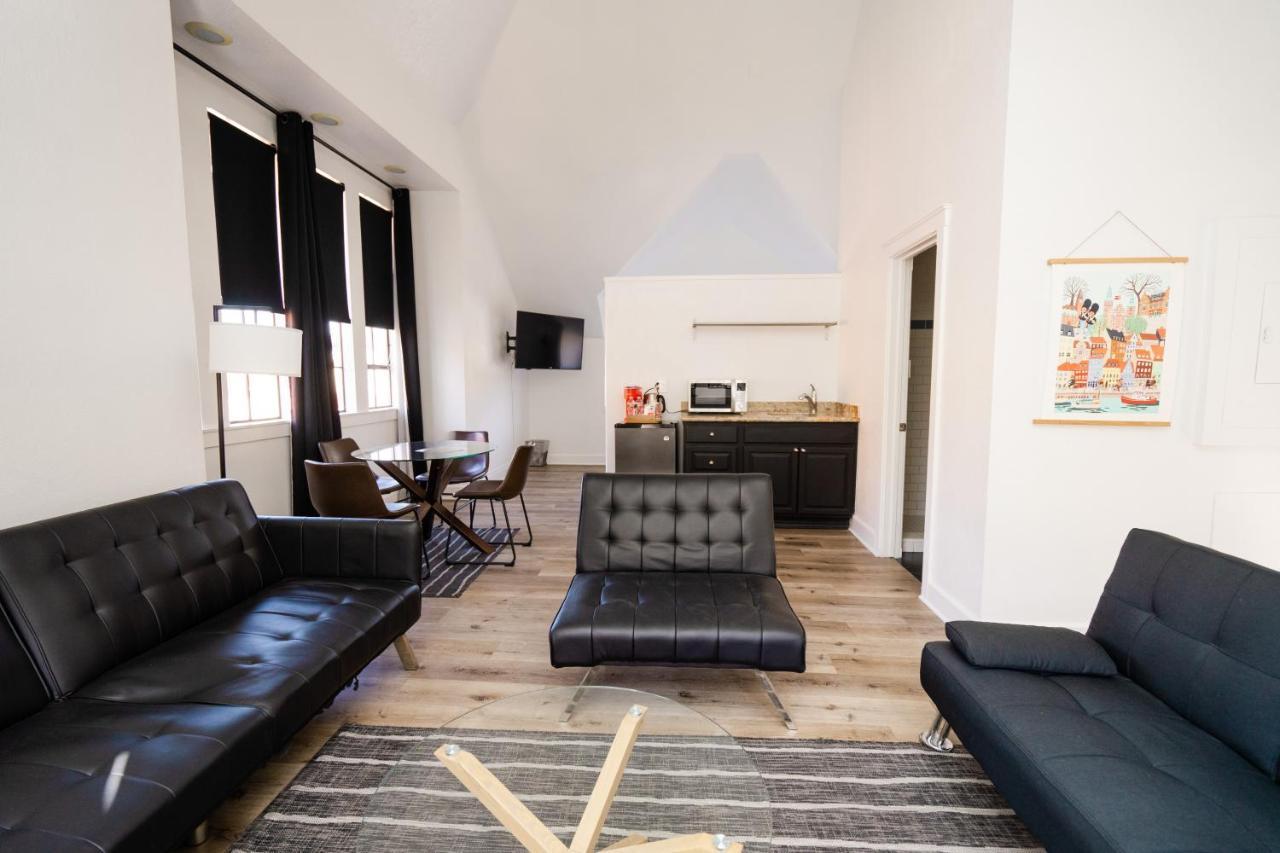 Deluxe King Suite