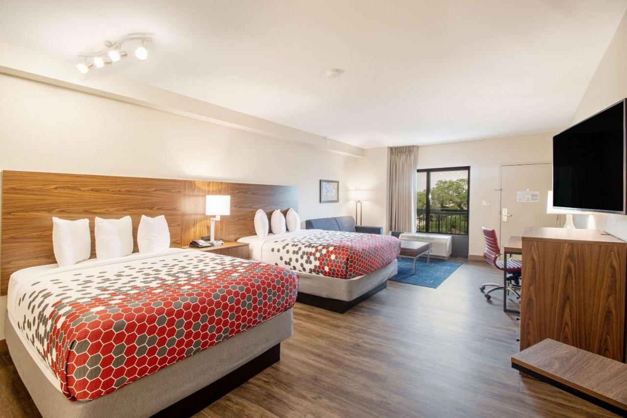 Queen Suite Two Queen Beds Sofa Bed Non Smoking