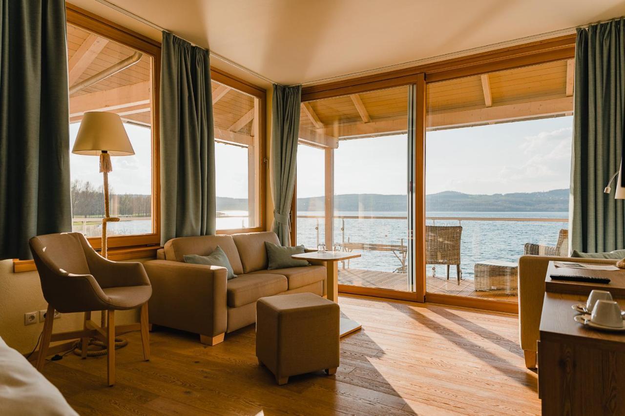Großes Doppelzimmer mit Balkon und Seeblick