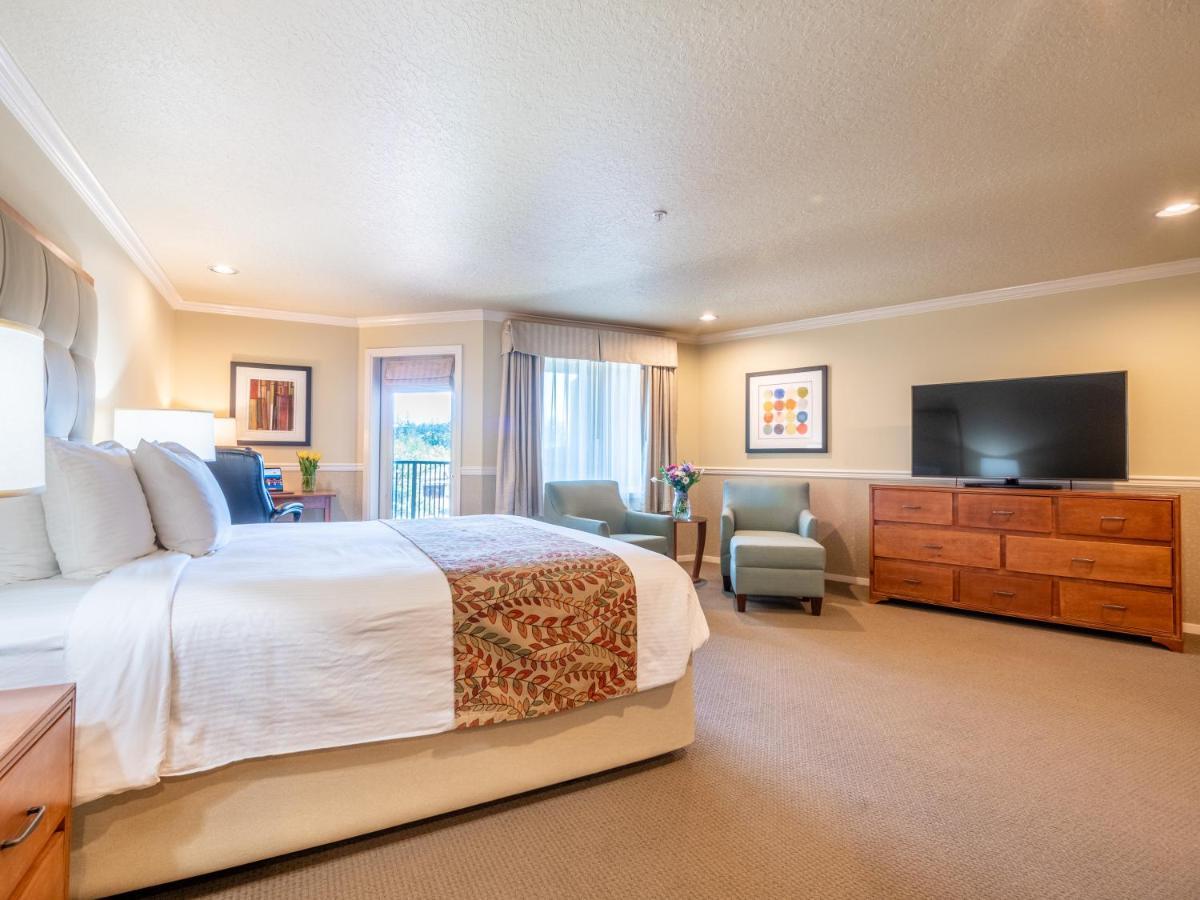 Oversized King Room Lake View