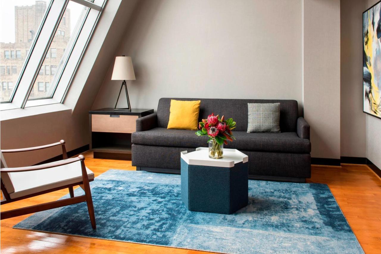 Suite, 1 King, Skyline view, Top floor,1498673983:JPEG