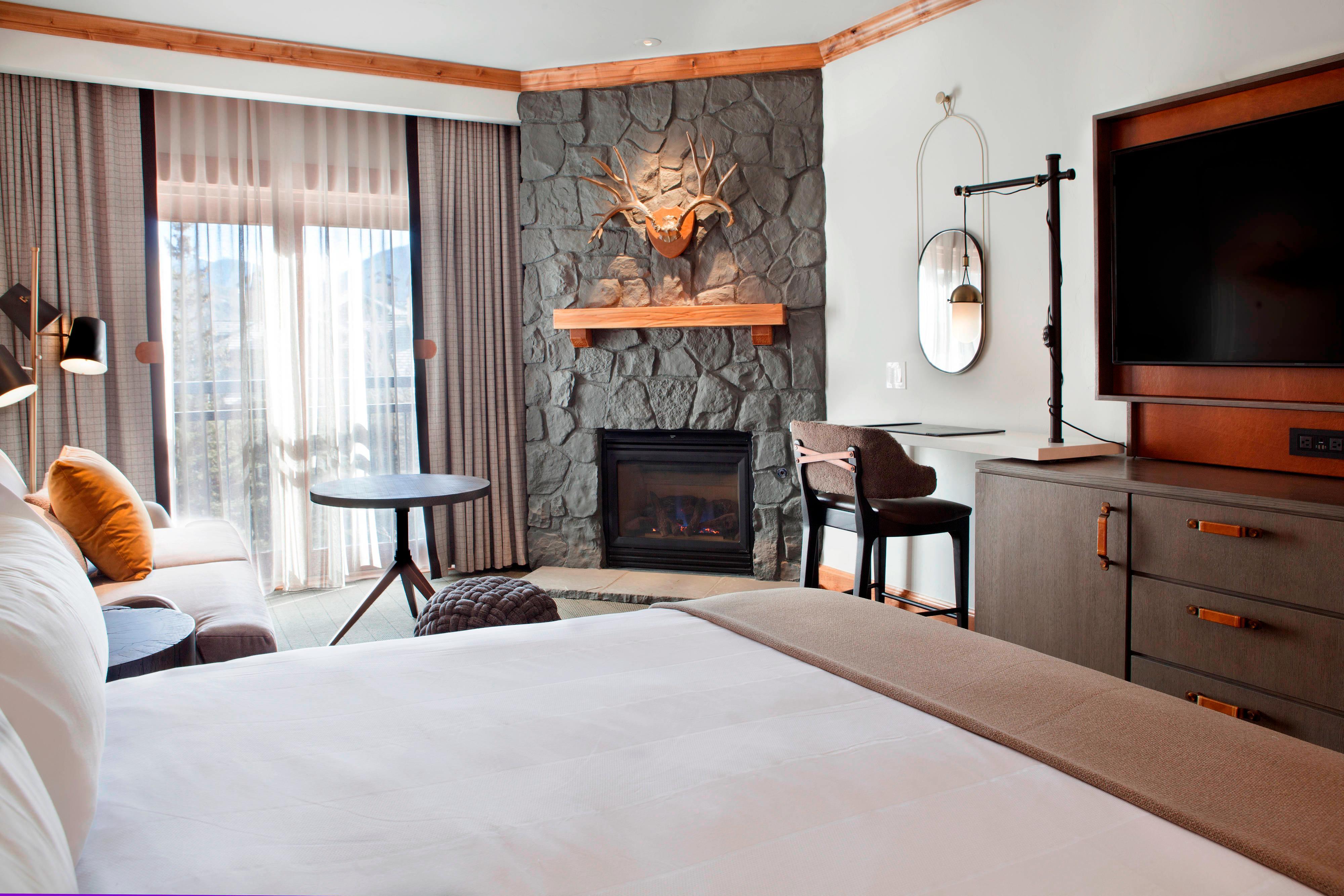 Deluxe King Room Fireplace