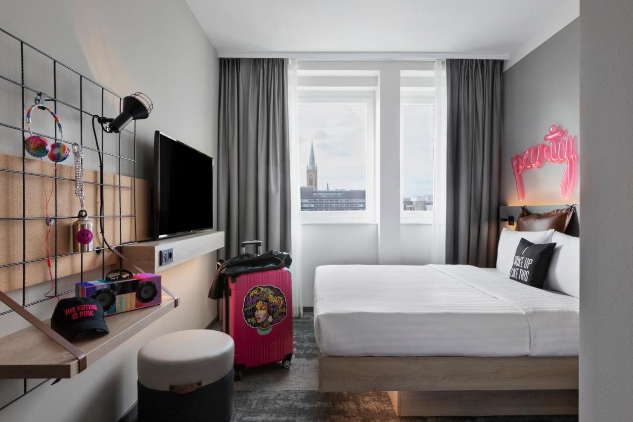 Moxy Queen Room City View