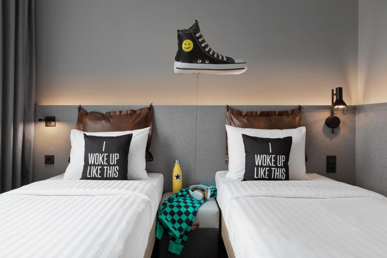 Moxy Twin Room