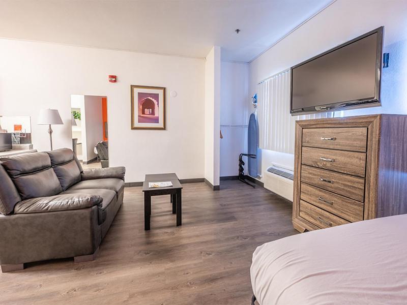 Queen Suite Two Queen Beds