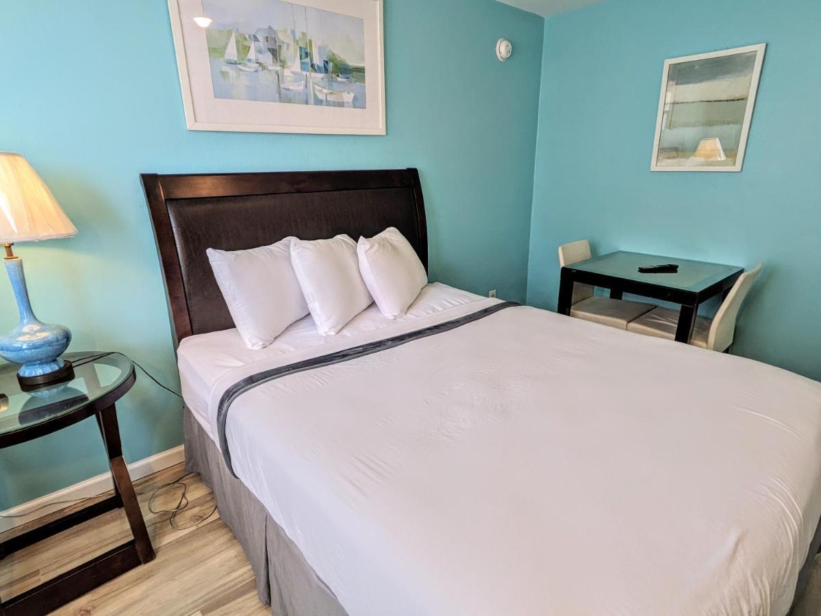 Standard Queen Room