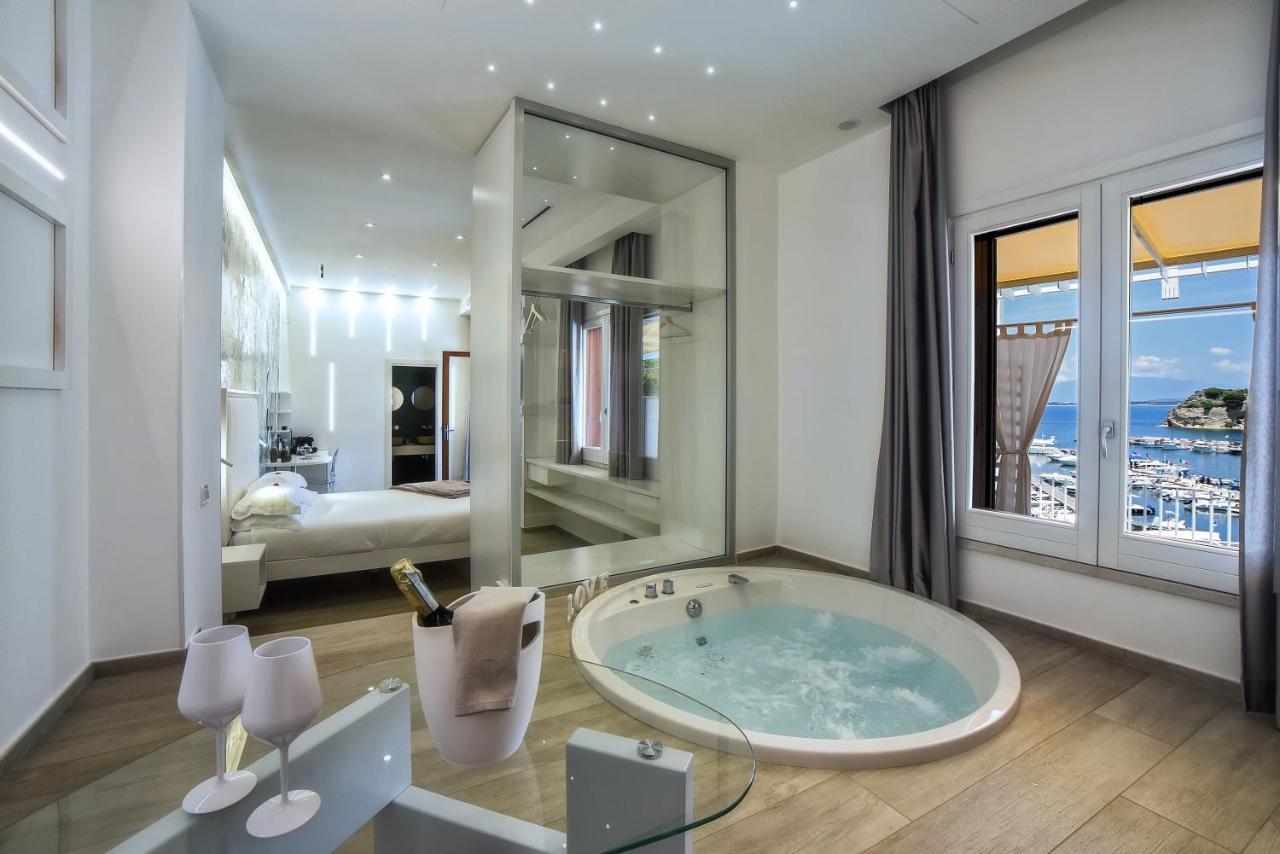 Superior King Room Spa Bath
