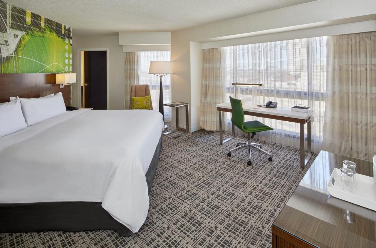 Deluxe Corner King Room