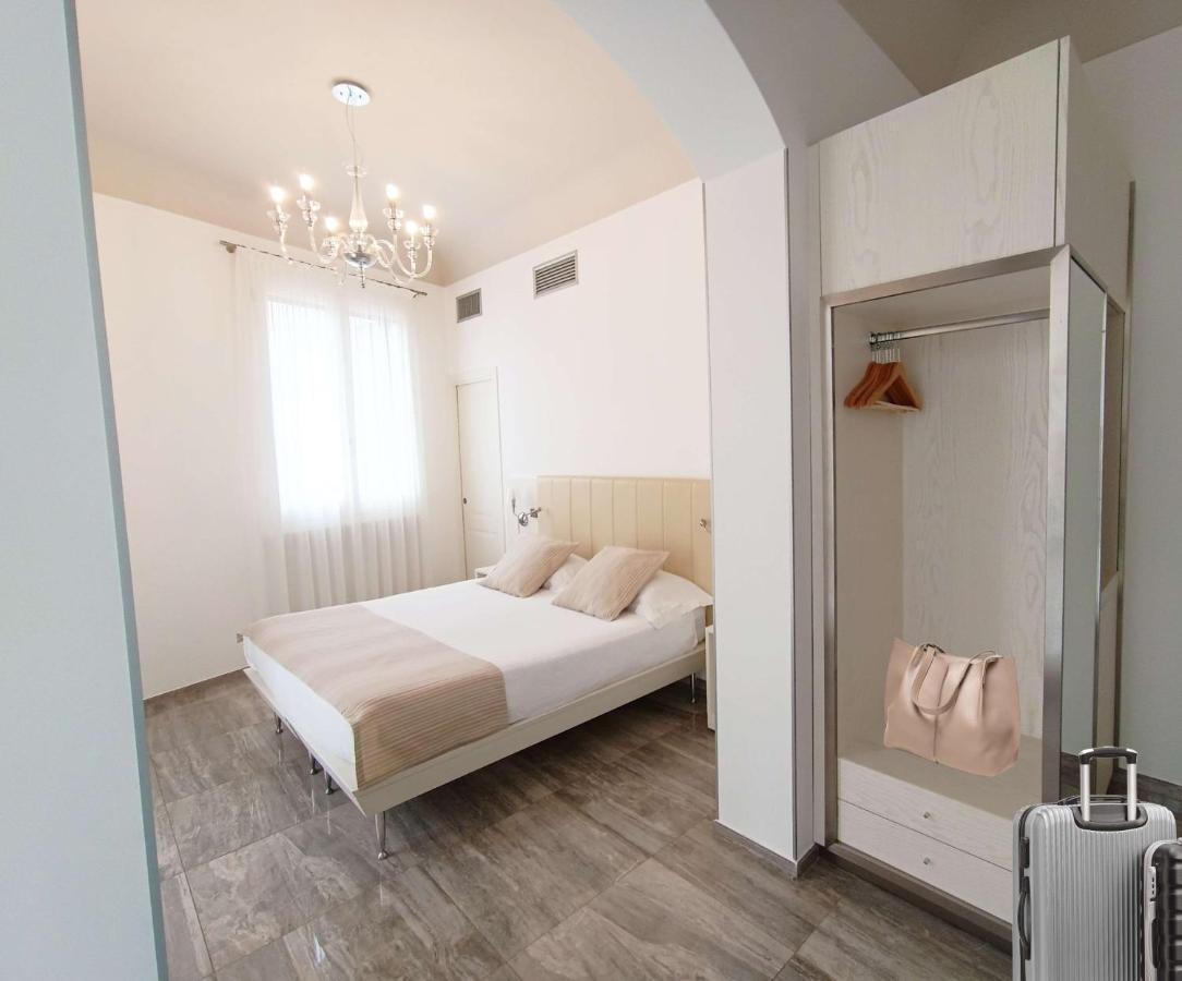 Deluxe Double Room Balcony City View