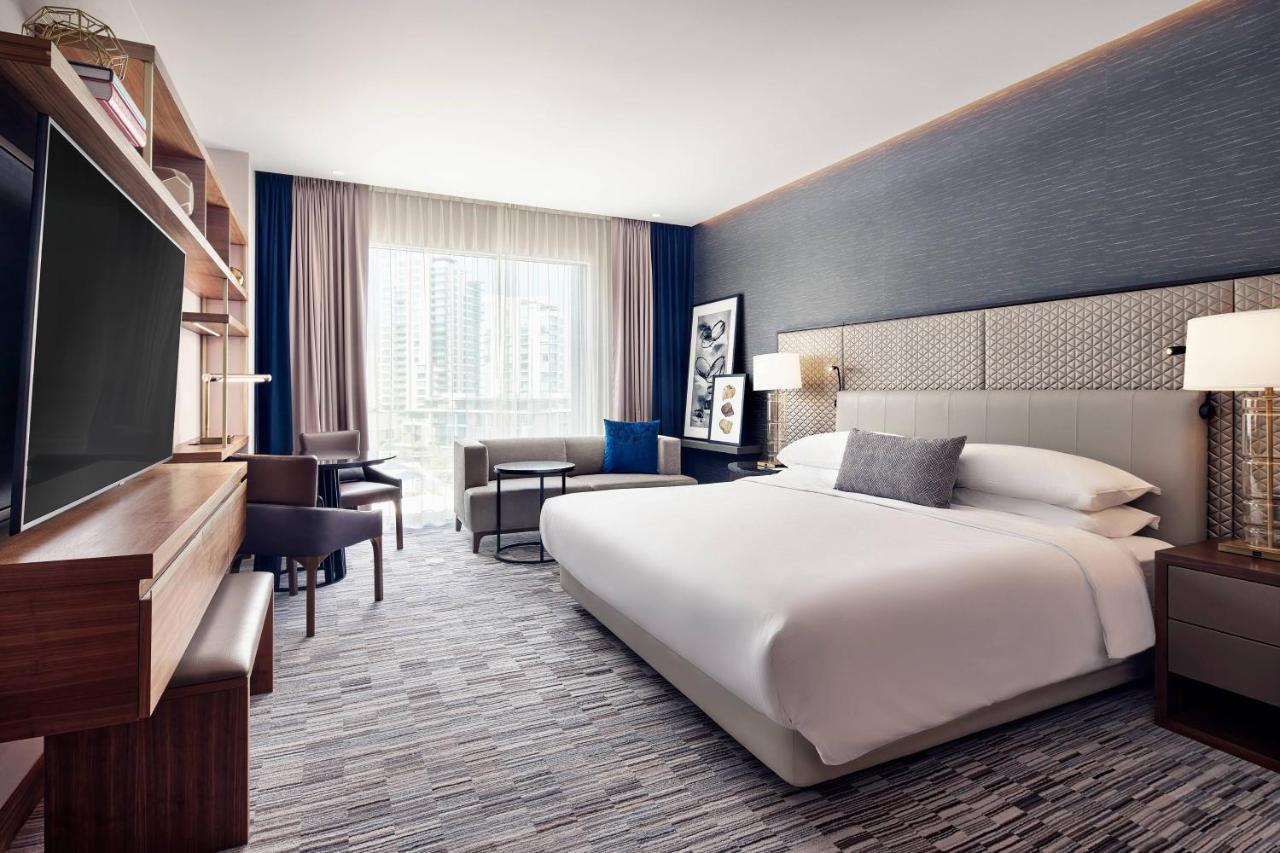 Concierge level, Deluxe Guest  room with 1 King