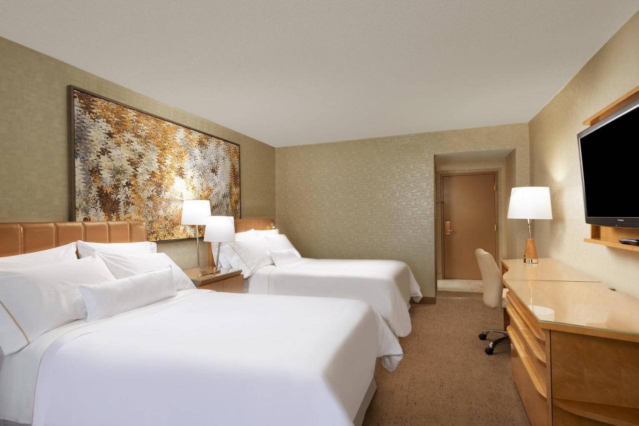 Traditional 2 Double Beds Guest room 2 Double