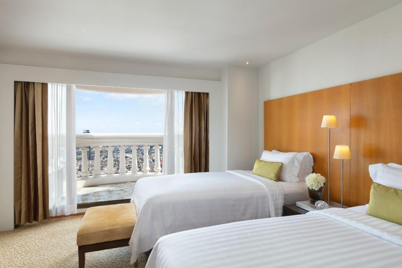 Tower Club Suite 2 Bedroom Lounge