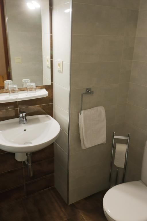 Double or Twin Room Private Bathroom