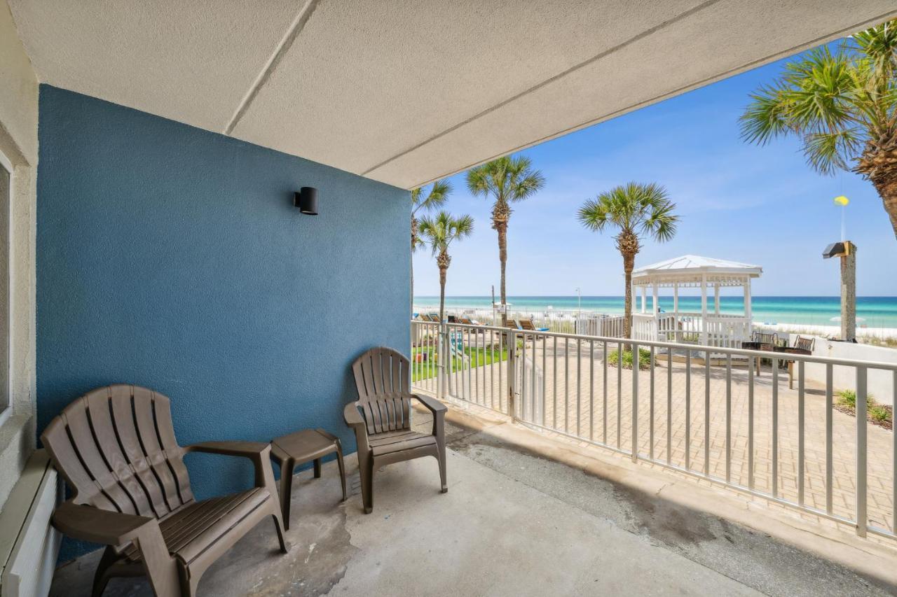 Beachfront Walkout Room Queen or Queen Kitchen Split Accommodations