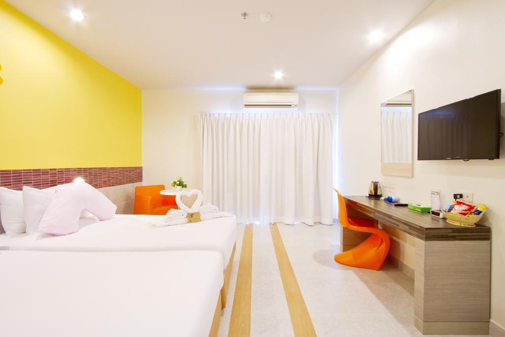 Deluxe Zweibettzimmer mit Poolblick