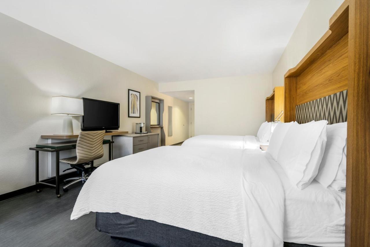 Standard Queen Room Two Queen Beds Mobility Accessible Roll Shower