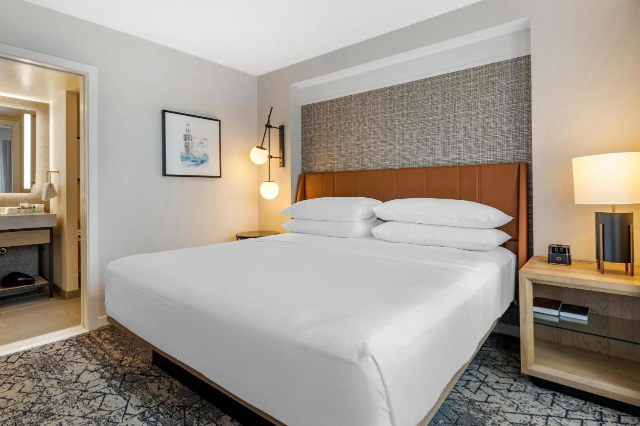 1 Bedroom Suite 1 King Sofa bed