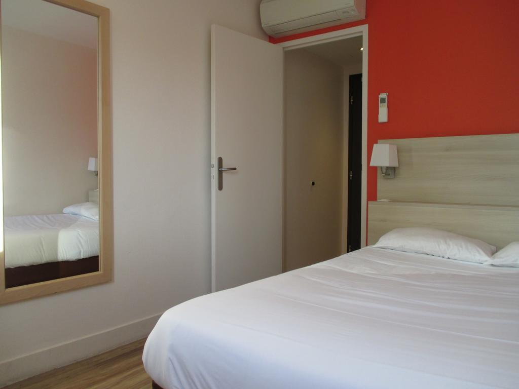 2 Double Rooms Next to each other