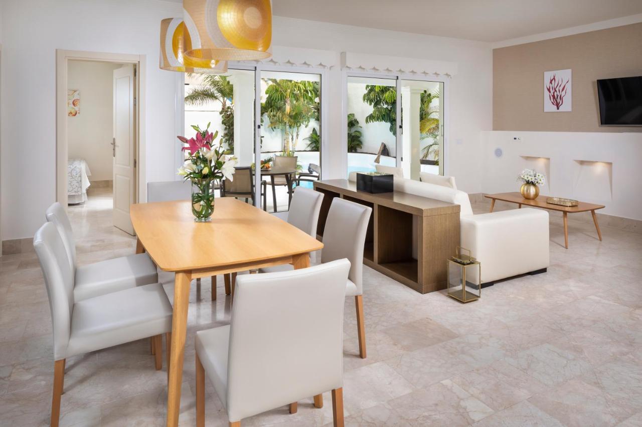 Premier Three-Bedroom Villa Private Pool Garden
