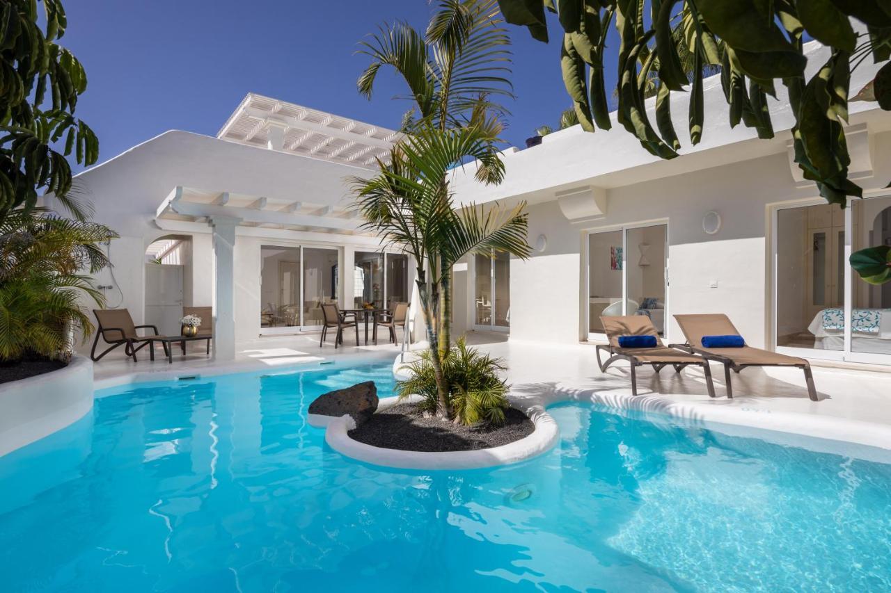 Premier Three-Bedroom Villa Private Pool Garden