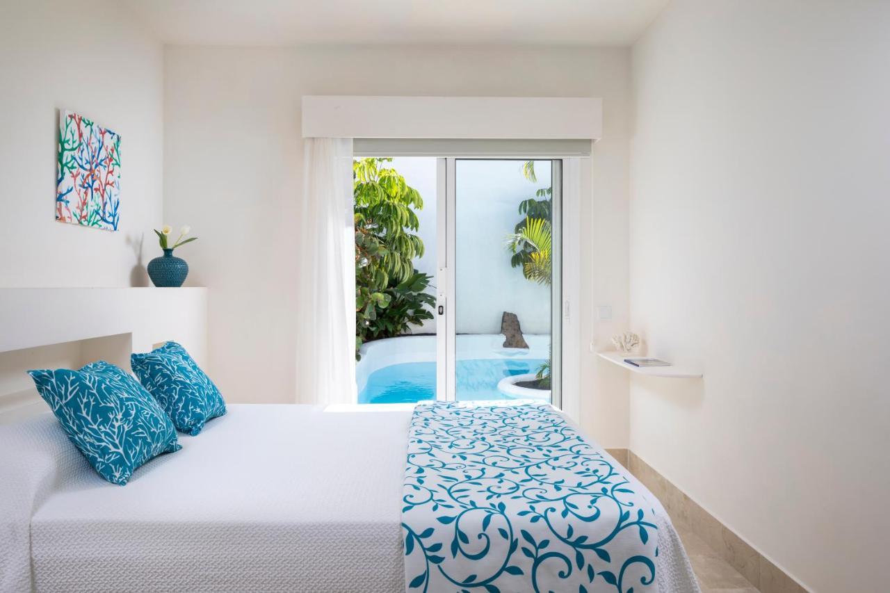 Premier Three-Bedroom Villa Private Pool Garden