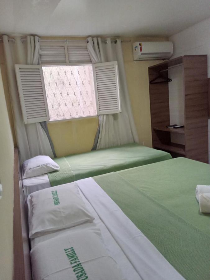 Quarto Econômico com 2 Camas de Solteiro