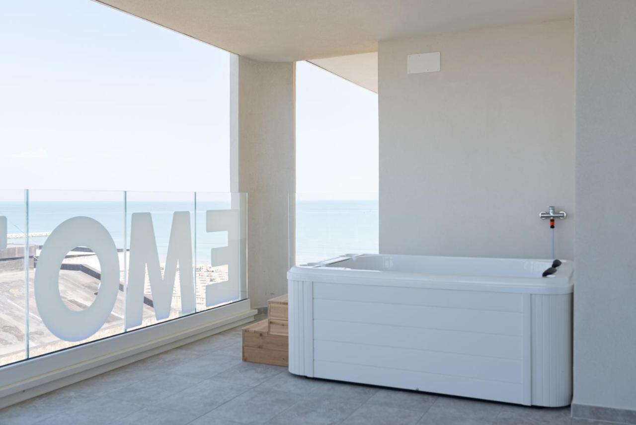Superior King Room Jacuzzi Side Sea View
