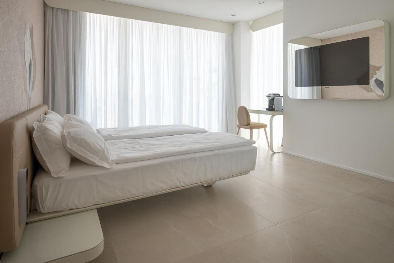 Double Room Jacuzzi Partial Sea View