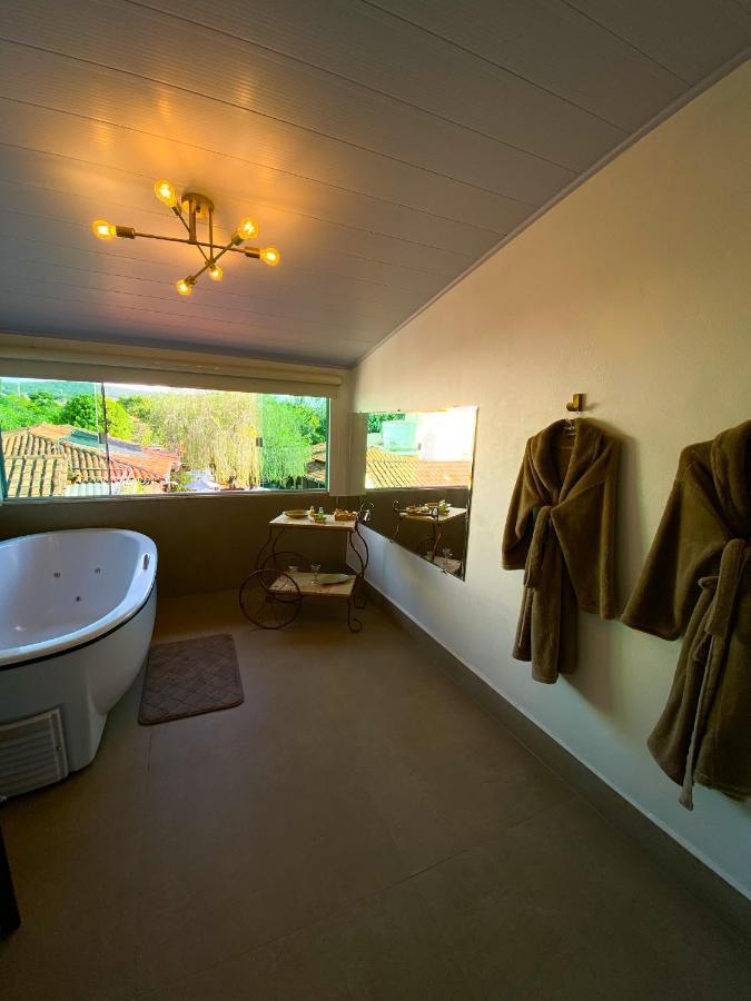 Deluxe Double Room Bath