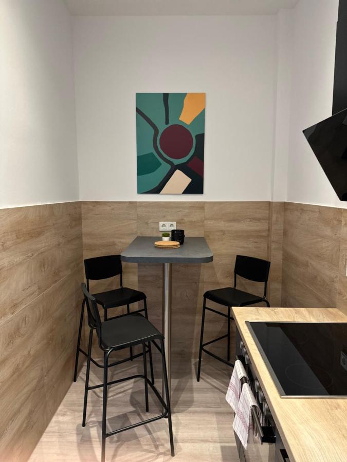 One-Bedroom Apartment,1416061791:JPEG