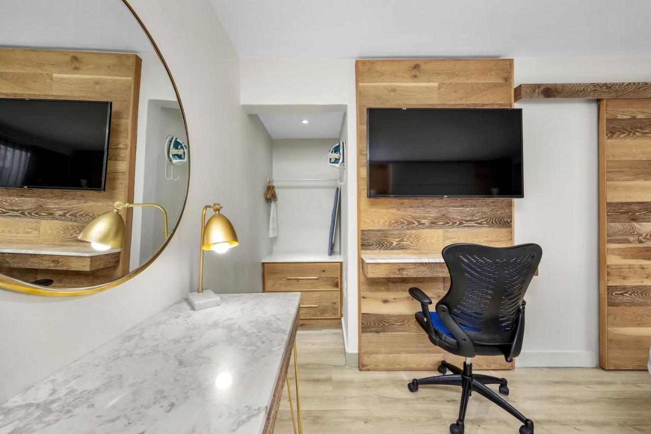 Standard King Room