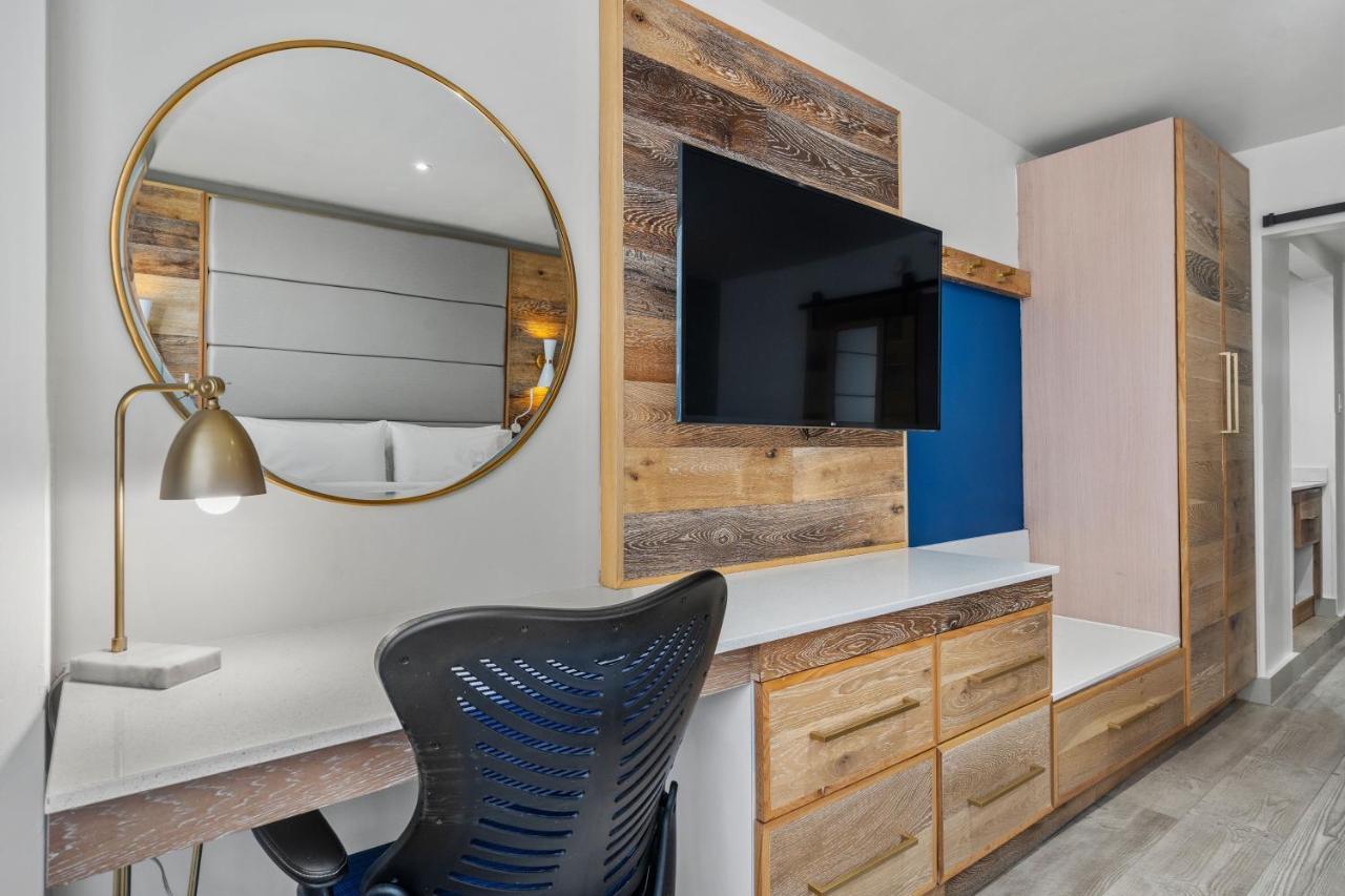 Standard King Room
