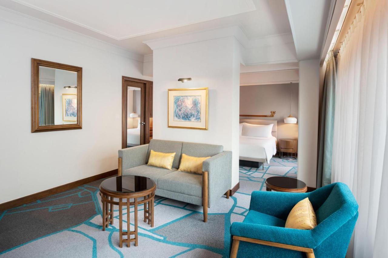1 King Bed, Club Lounge Access, Junior Suite